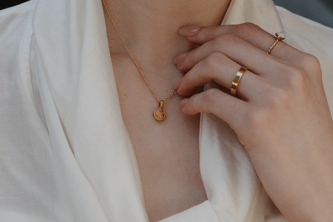 Forget-Me-Not Circle Cremains Urn Necklace — product image 8