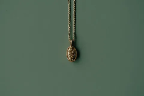 Forget-Me-Not Oval Cremains Urn Necklace — product image 9