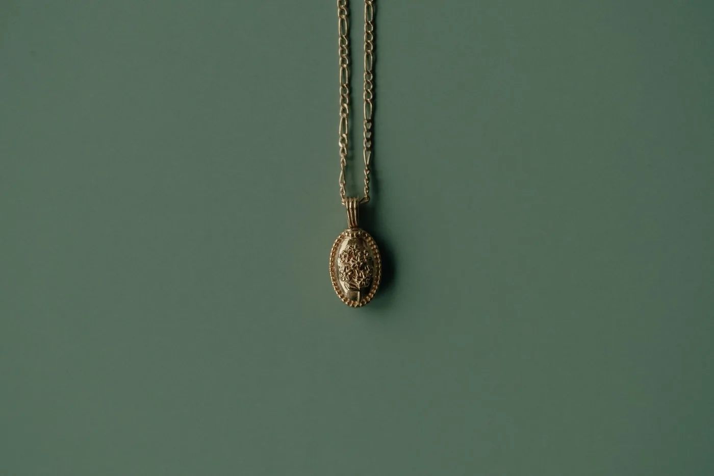 Forget-Me-Not Oval Cremains Urn Necklace — product image 9