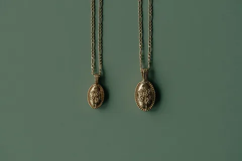 Forget-Me-Not Oval Cremains Urn Necklace — product image 8